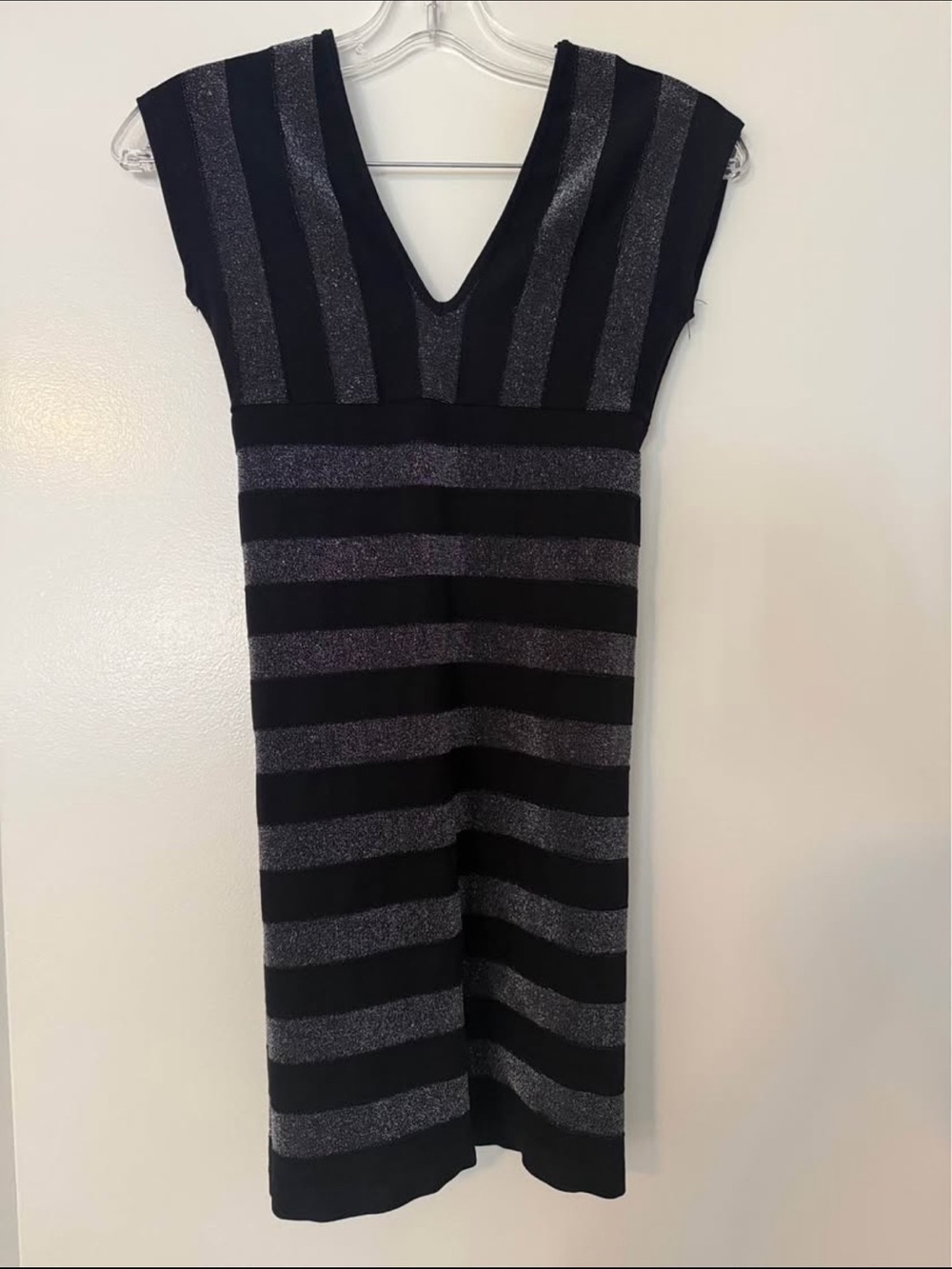 11 Gorgeous Dresses & Skirts + Hangers! (Sizes XS-M). Numerous trendy brands!